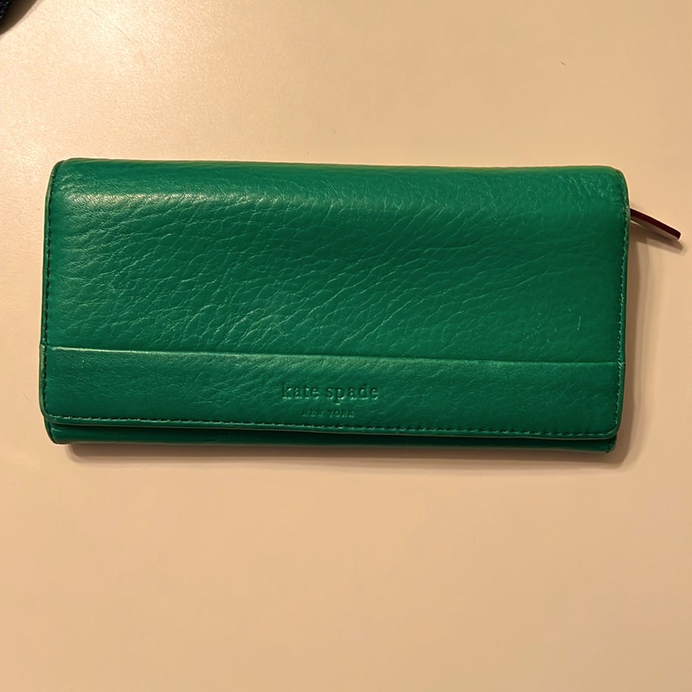 Kate Spade Hunter Green Wallet -great condition, slight discoloration inside.